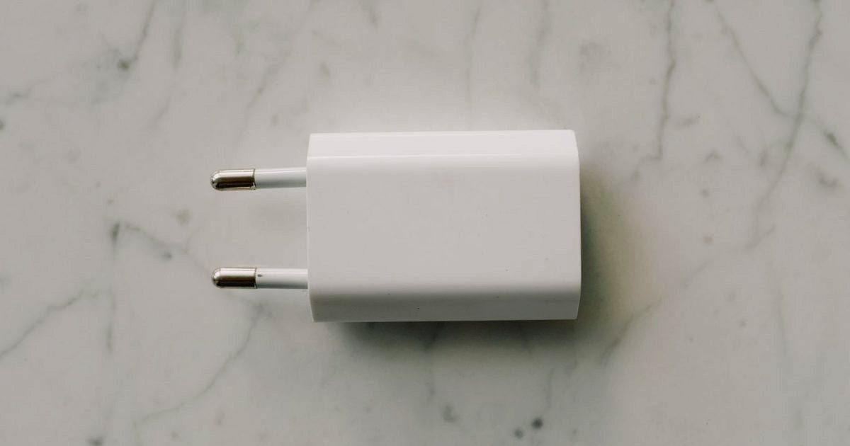 A single white charger block on marble, seen from above